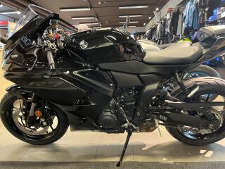 Yamaha R7