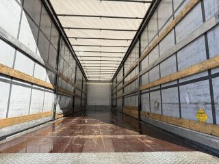 Schmitz Semitrailer Curtainsider Standard