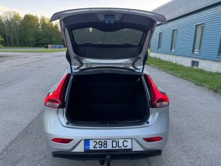 Volvo V40 Momentum 1.6 D2 84кВ