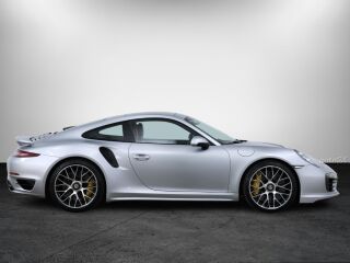 Porsche 911 Turbo S 3.8 412kW
