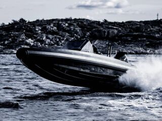 IRON 647 Mercury 150 EFI - 200 V6