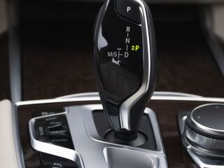 BMW 750 xDrive 4.4 V8 TwinPower Turbo 330кВ