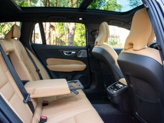 Volvo V60 Cross Country MY24 ULTIMATE BRIGHT Xenium Full 2.0 B4 MHEV Kerghübriid Polestar 145кВ