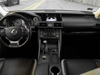 Lexus IS 300h 2.5 133kW