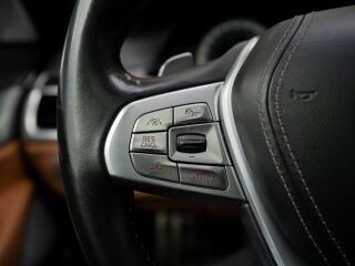 BMW 750 i xDrive M-Sportpakett 4.4 330kW