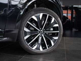 Volvo XC90 AWD 2.0 T8 228кВ