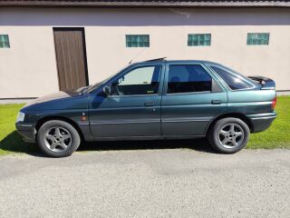 Ford Escort Ghia 1.8 16V 77kW