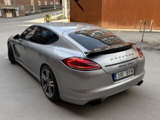 Porsche Panamera Turbo 4.8 V8 368kW