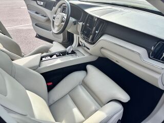 Volvo XC60 B5 AWD Inscription Intelli Safe 2.0 B5 MHEV KERS Kerghübriid 183кВ