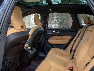 Volvo XC60 AWD B5 Ultimate DARK Intelli PRO Xenium Fullo 2.0 B5 MHEV Kerghübriid 184кВ