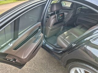 BMW 730 xDrive LCI M-sportpakett Shadowline 3.0 TDI 190кВ