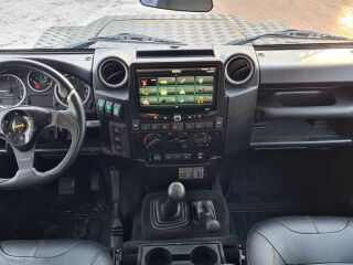 Land Rover Defender LXV 2.2 90kW