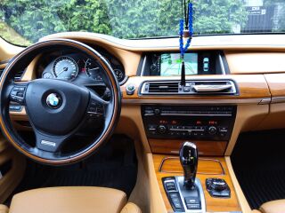 BMW 750 Individual xDrive long 4.4 330kW