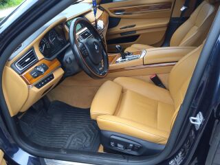 BMW 750 4.4 330kW