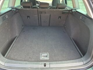 Volkswagen Golf Lounge 1.6 81кВ
