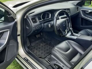 Volvo V60 Cross Country 2.4 140кВ
