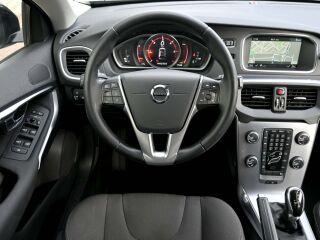 Volvo V40 Cross Country MOMENTUM CROSS THORS INTELLI XEN 2.0 D3 110kW