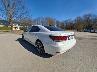 Lexus LS 600h Long Ottoman pakett 5.0 V8 290kW