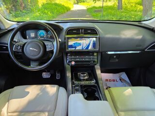 Jaguar F-Pace MY2017 / 4x4 / Meridian 2.0 R4 132kW