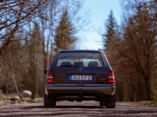Mercedes-Benz E 320 3.2 R6 LPG 162kW