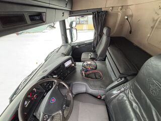 Scania P320 4x2 + FASSI F165A.0.23 + Drop side Platform + 235kW
