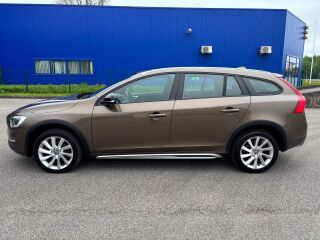 Volvo V60 Cross Country AWD SUMMUM 2.4 R5 140кВ