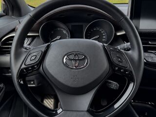 Toyota C-HR Luxury Plus 1.8 72кВ