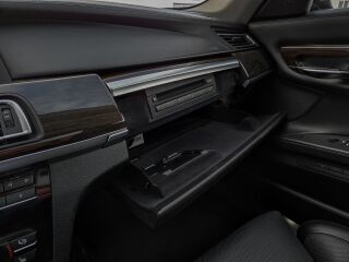 BMW 750 Li 4.4 V8 300kW
