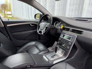 Volvo V70 Facelift Momentum 2.0 R5 D3 120kW