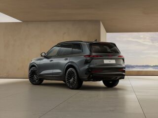 Audi Q7 SUV TDI quattro 3.0 V6 220кВ
