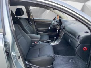 Toyota Avensis Linea Sol 2.4 120kW