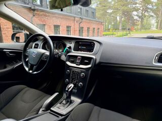 Volvo V40 Summum 1.6 TDi 84кВ
