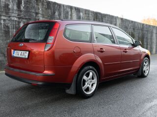 Ford Focus Ghia 2.0 107kW