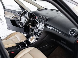Ford Galaxy Individual Edition Ghia Facelift 2.0 120kW
