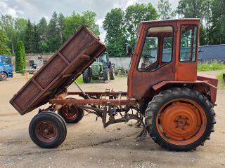 TRAKTOR T-16M kallutava kasti ja muldajaga