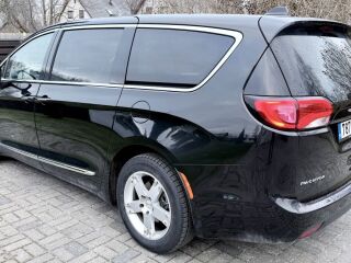 Chrysler Pacifica Platinum pistikhübriid 3.6 214kW