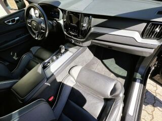 Volvo XC60 R-Design B4 H&K 2.0 145kW