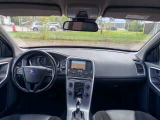 Volvo XC60 R-DESIGN LINE AWD 2.4 D5 140kW