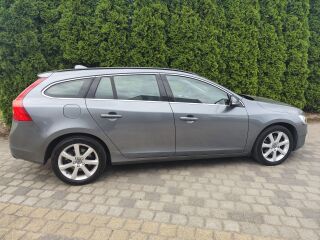 Volvo V60 MOMENTUM 2.0 R4 D3 110kW