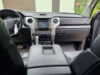 Toyota Tundra CrewMax platinum 1794 edition 5.7 284kW