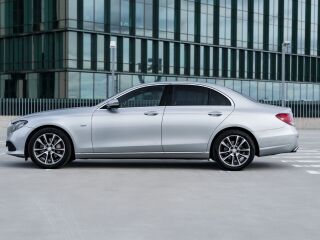 Mercedes-Benz E 350 e OVC-HEV Avantgarde 2.0 R4 155 kW/45 kW 200kW