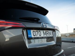 Toyota RAV4 Premium 2.5 114кВ