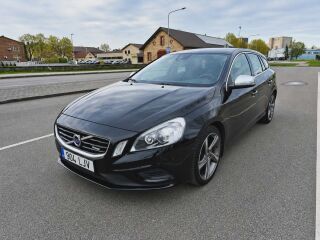 Volvo V60 R-DESIGN 2.0 R5 D3 120kW