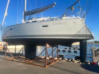 Beneteau Oceanis Clipper 373 1.3 Yanmar 3YM30 21кВ