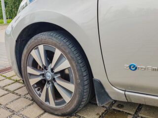 Nissan LEAF Tekna - 40Kwh - Akuga 80kW