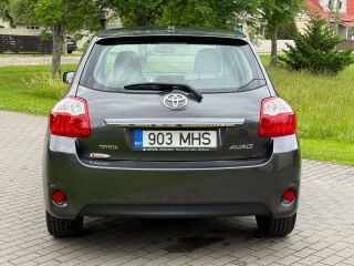 Toyota Auris Linea Sol 1.6 97кВ