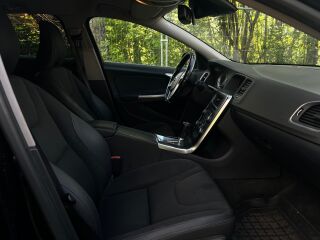 Volvo V60 Momentum 2.0 R5 D3 120kW