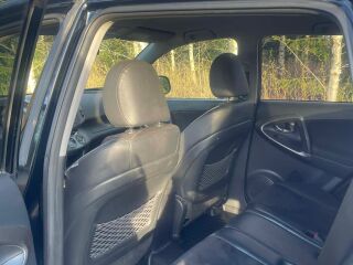 Toyota RAV4 4WD M/T Luxury 2.2 110kW