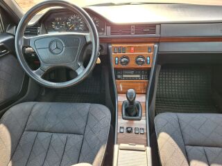 Mercedes-Benz E 250 2.5 83kW