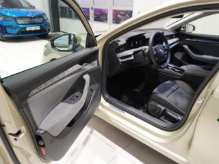 Skoda Superb SELECTION COMBI PHEV 1.5 TSI 110кВ